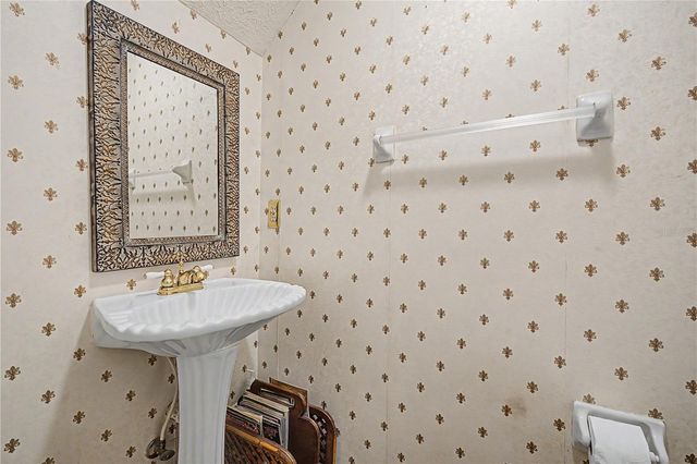 2004 OAKWOOD KNOLL COURT, Valrico, FL 33596