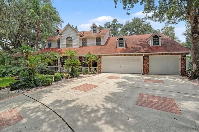 2004 OAKWOOD KNOLL COURT, Valrico, FL 33596
