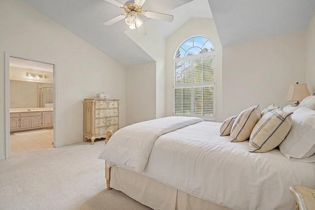 2004 OAKWOOD KNOLL COURT, Valrico, FL 33596