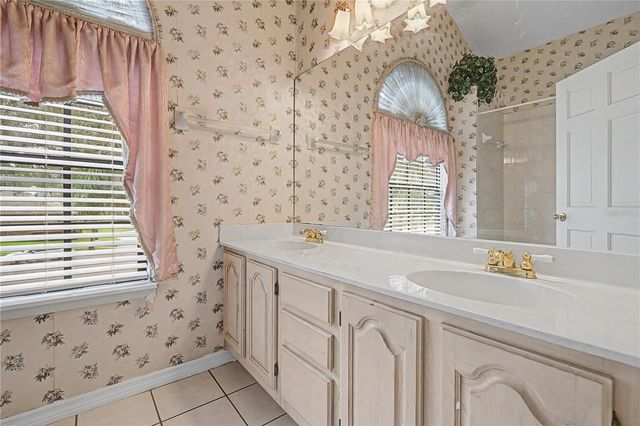 2004 OAKWOOD KNOLL COURT, Valrico, FL 33596