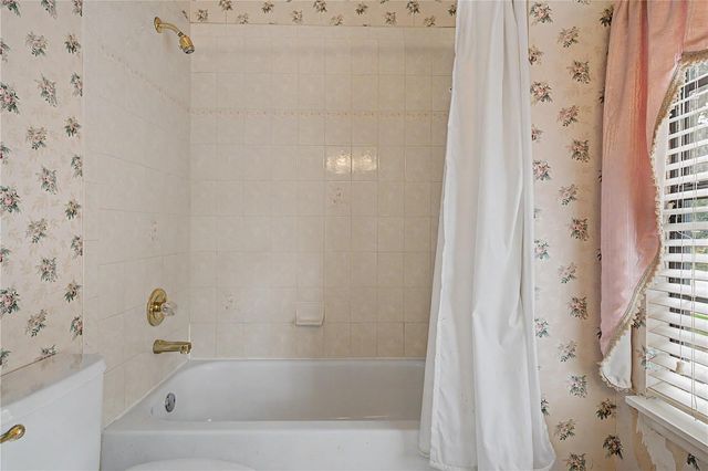 2004 OAKWOOD KNOLL COURT, Valrico, FL 33596