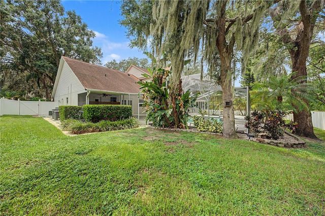 2004 OAKWOOD KNOLL COURT, Valrico, FL 33596