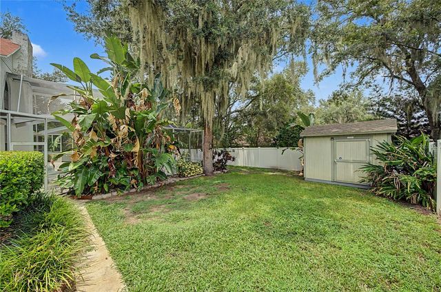 2004 OAKWOOD KNOLL COURT, Valrico, FL 33596