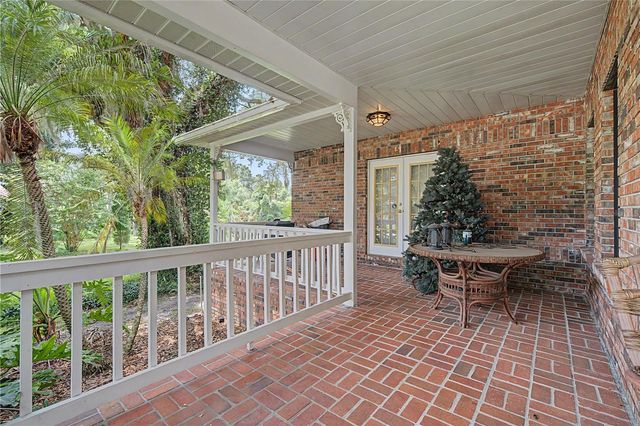 2004 OAKWOOD KNOLL COURT, Valrico, FL 33596