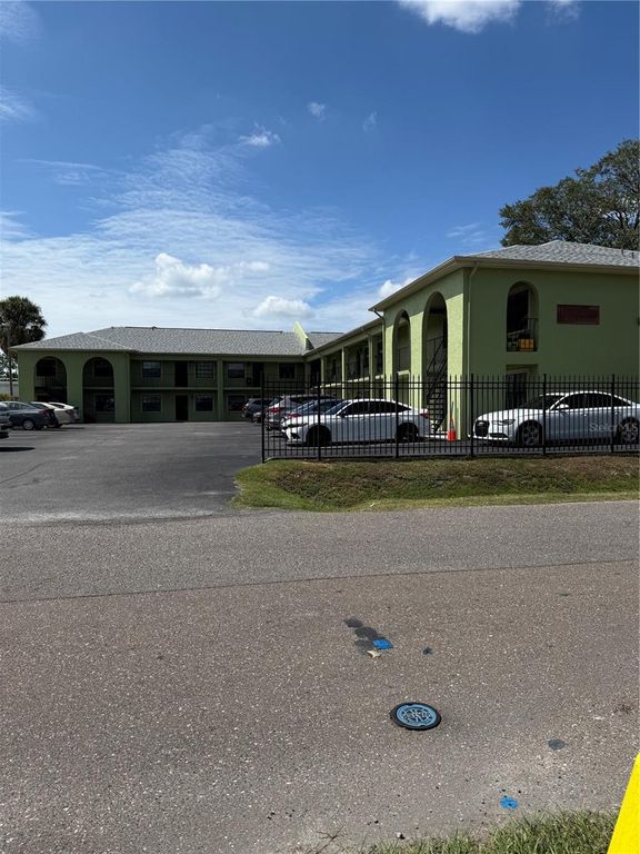 Image 2 of property listing at 4414 N CLARK AVENUE 13, Tampa, FL 33614
