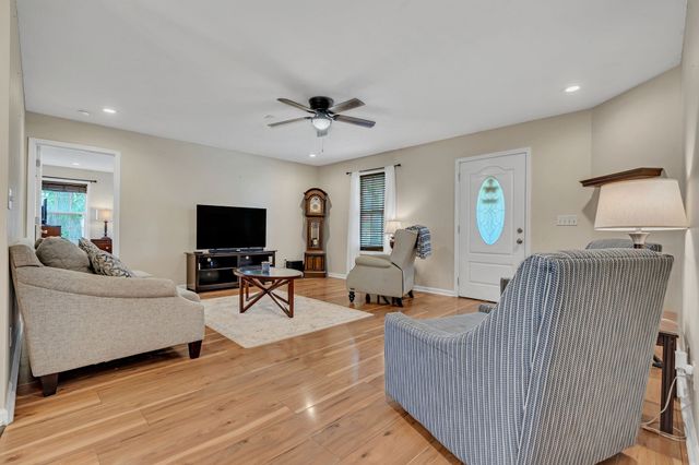 125 Hickory Ridge Ln, Hartsville, TN 37074