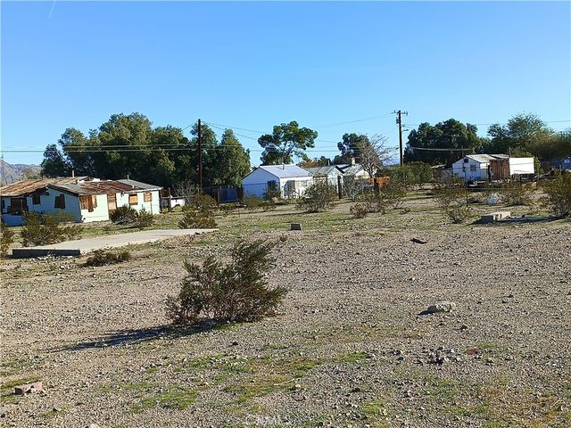 10 Santa Fe Street, Daggett, CA 92327