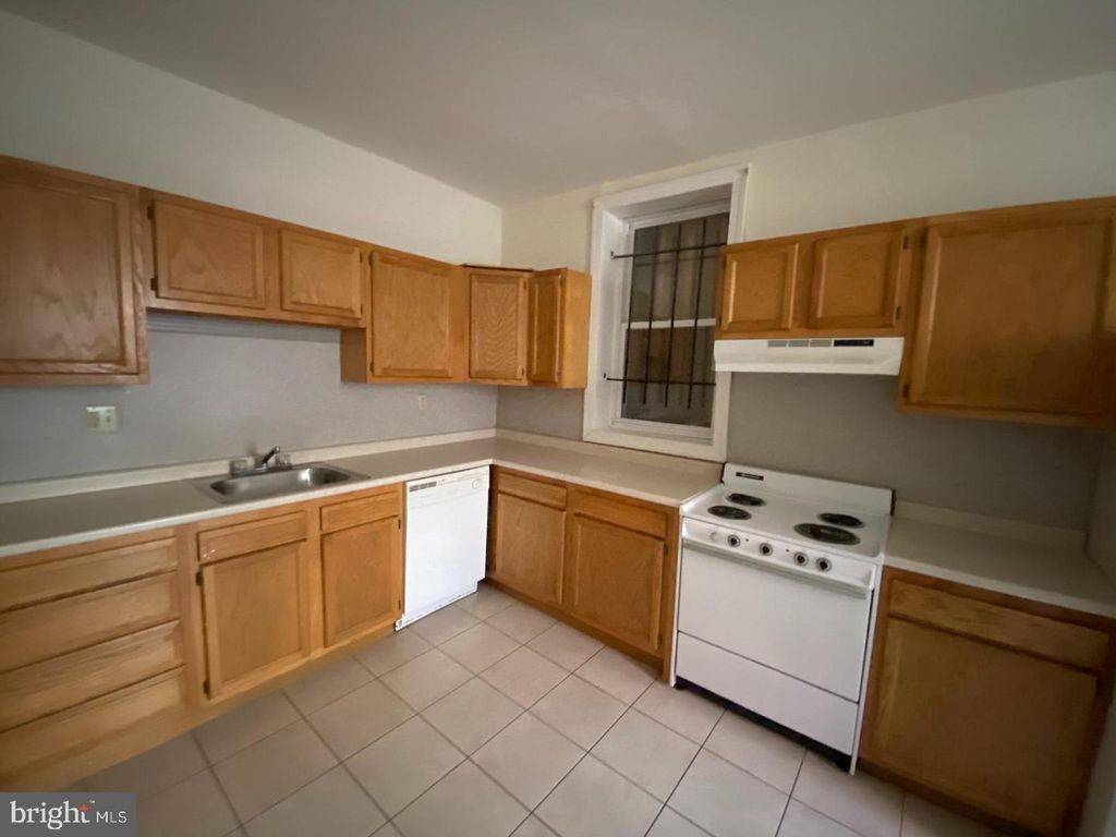 1617 W OXFORD ST, Philadelphia, PA 19121