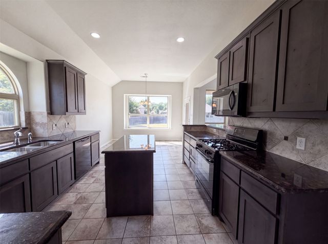 204 Janice Court, Glenn Heights, TX 75154
