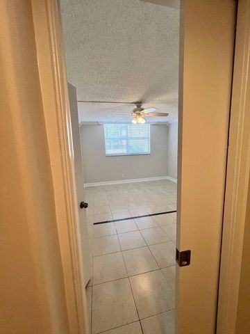 403 NW 68th Ave 202, Plantation, FL 33317