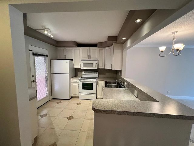 403 NW 68th Ave 202, Plantation, FL 33317