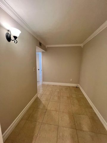 403 NW 68th Ave 202, Plantation, FL 33317