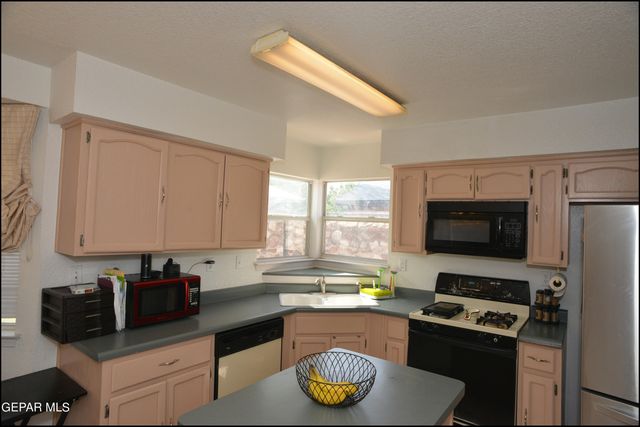 7528 LUZ DE LUMBRE Avenue, El Paso, TX 79912