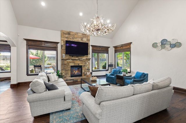 100 Alexis Drive, Longview, TX 75605