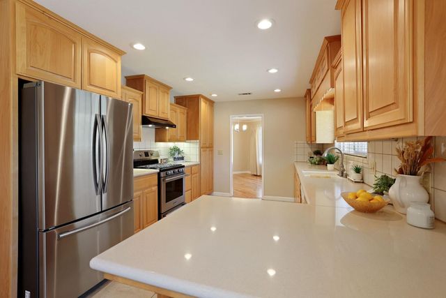 9335 Trenton Way, Stockton, CA 95212