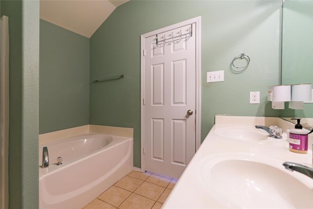 1906 Castaway Drive, Dallas, TX 75051