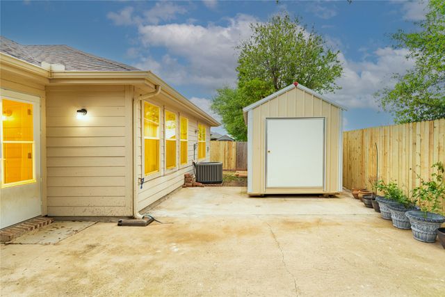 1906 Castaway Drive, Dallas, TX 75051