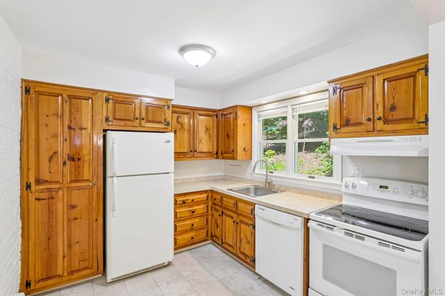 67 Quaker Path, Stony Brook, NY 11790