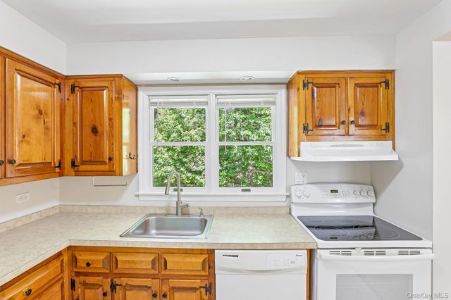 67 Quaker Path, Stony Brook, NY 11790