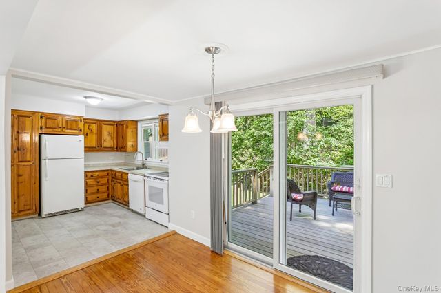 67 Quaker Path, Stony Brook, NY 11790
