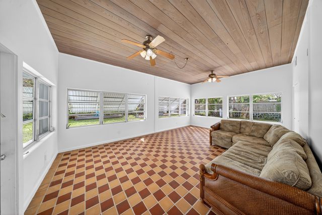 806 S 7th Street, Fort Pierce, FL 34950