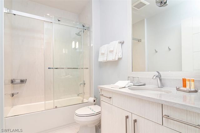 101 8th ST S 302, Naples, FL 34102