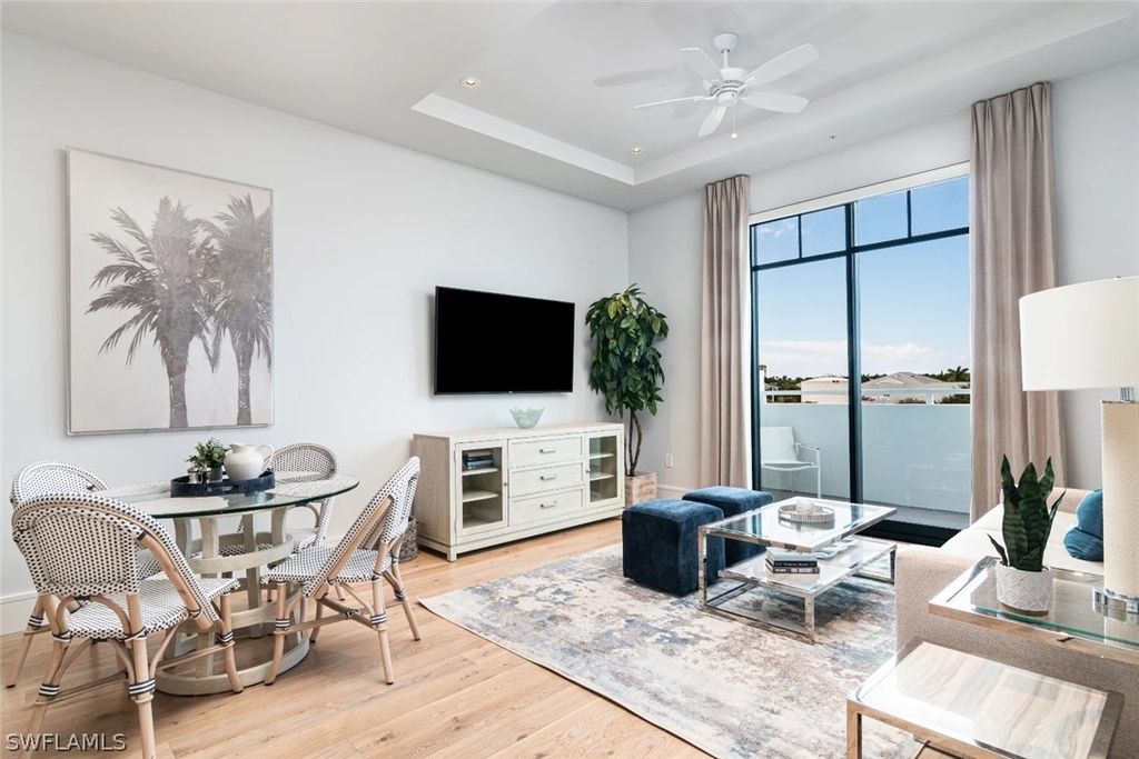 101 8th ST S 302, Naples, FL 34102