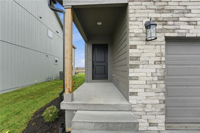 1312 SE Windbreak Drive, Lee's Summit, MO 64081