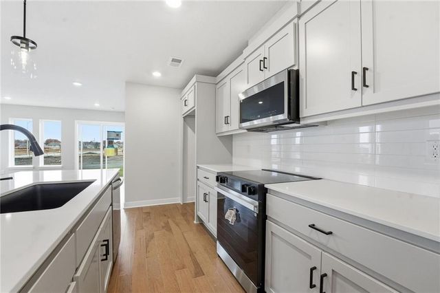 1312 SE Windbreak Drive, Lee's Summit, MO 64081