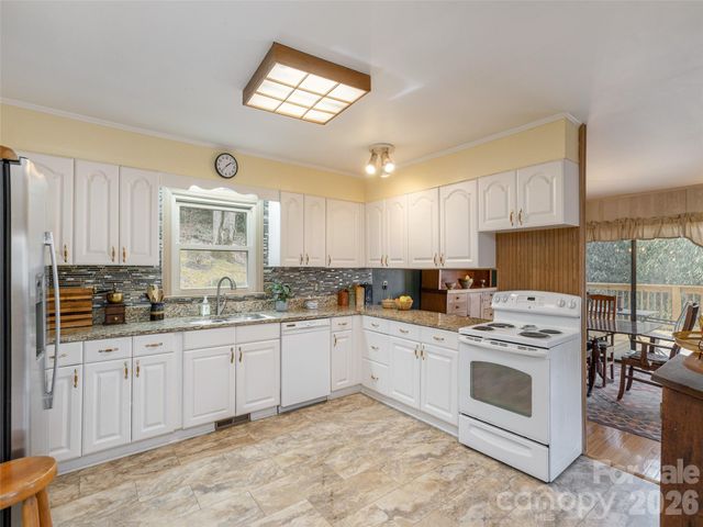 227 Sky Lake Drive, Hendersonville, NC 28739