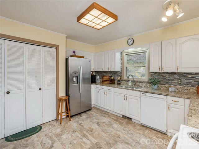 227 Sky Lake Drive, Hendersonville, NC 28739