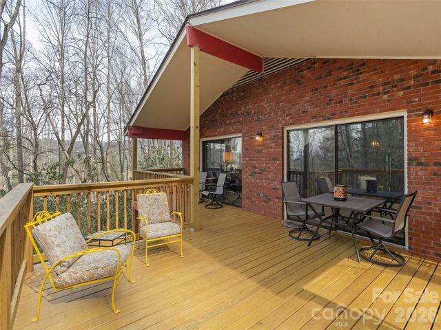 227 Sky Lake Drive, Hendersonville, NC 28739