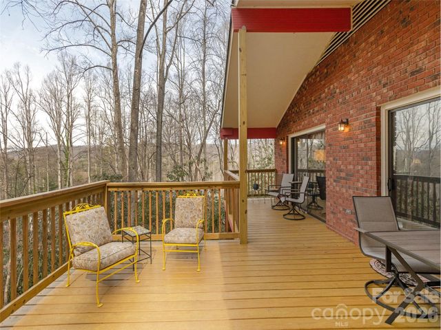 227 Sky Lake Drive, Hendersonville, NC 28739