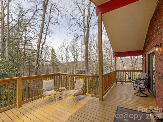 227 Sky Lake Drive, Hendersonville, NC 28739
