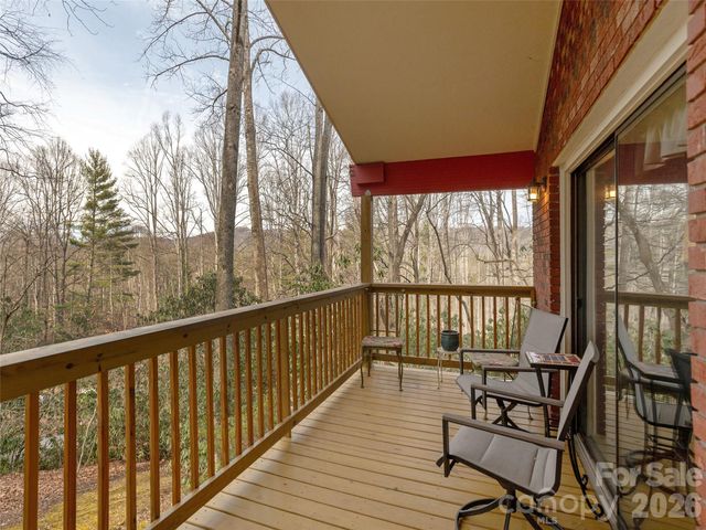 227 Sky Lake Drive, Hendersonville, NC 28739