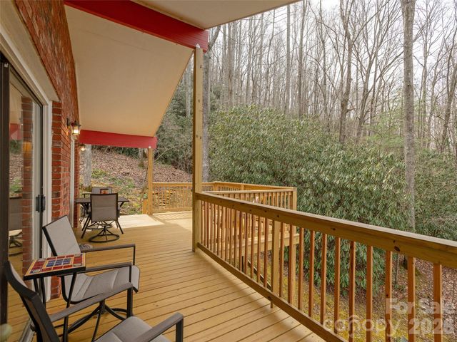 227 Sky Lake Drive, Hendersonville, NC 28739