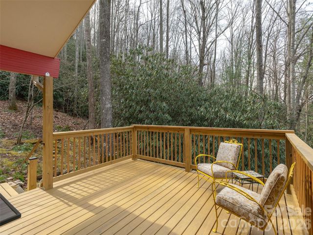 227 Sky Lake Drive, Hendersonville, NC 28739