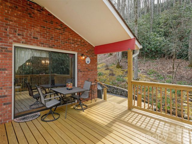 227 Sky Lake Drive, Hendersonville, NC 28739