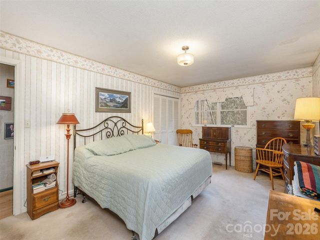 227 Sky Lake Drive, Hendersonville, NC 28739