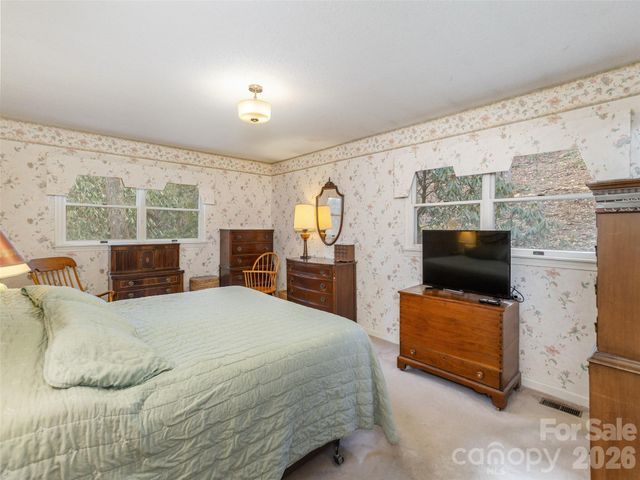 227 Sky Lake Drive, Hendersonville, NC 28739