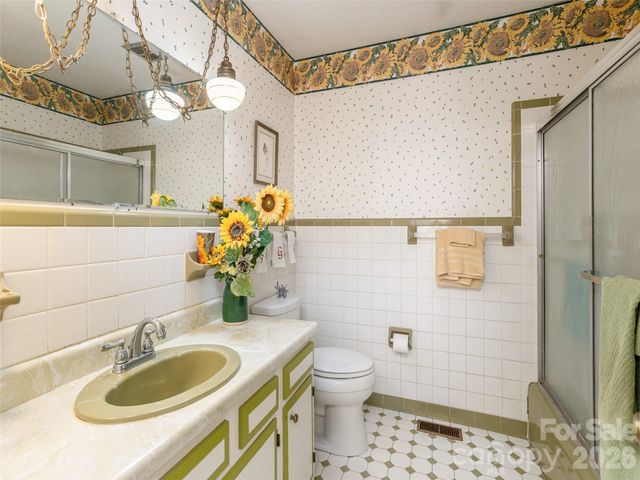 227 Sky Lake Drive, Hendersonville, NC 28739