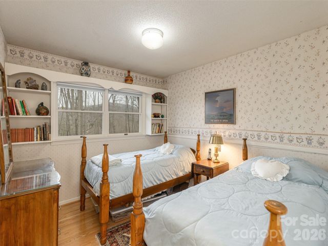 227 Sky Lake Drive, Hendersonville, NC 28739