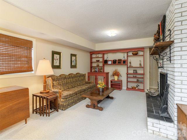 227 Sky Lake Drive, Hendersonville, NC 28739