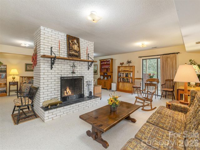 227 Sky Lake Drive, Hendersonville, NC 28739