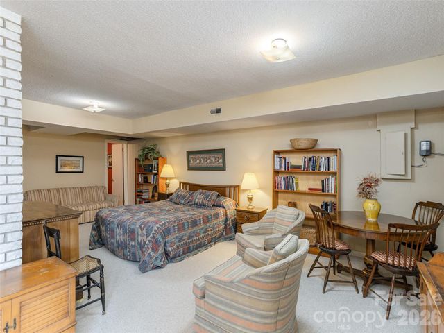 227 Sky Lake Drive, Hendersonville, NC 28739