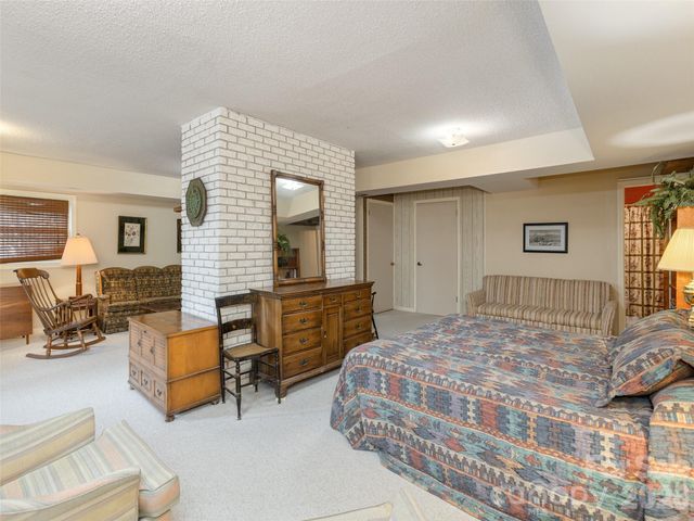 227 Sky Lake Drive, Hendersonville, NC 28739