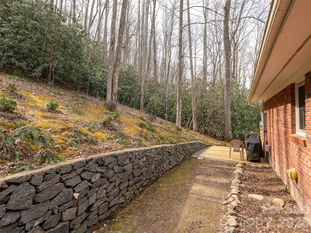 227 Sky Lake Drive, Hendersonville, NC 28739