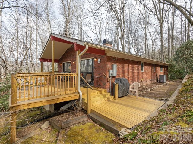 227 Sky Lake Drive, Hendersonville, NC 28739