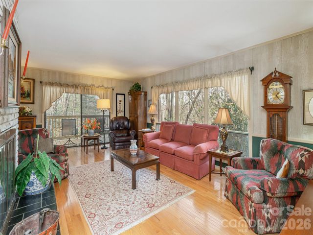 227 Sky Lake Drive, Hendersonville, NC 28739