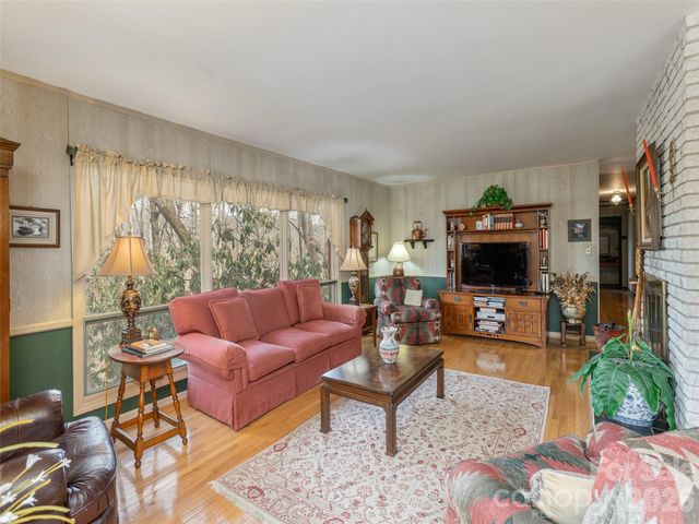 227 Sky Lake Drive, Hendersonville, NC 28739